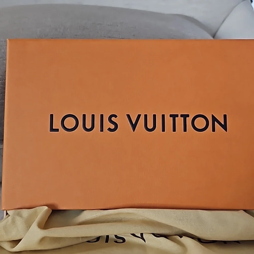 Louis Vuitton Epi Pouch - Picture 16 of 16
